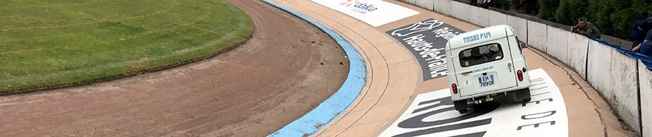 La Renault 4 des Tissus Papi sur le Vélodrome de Roubaix ! - TissusPapi.com