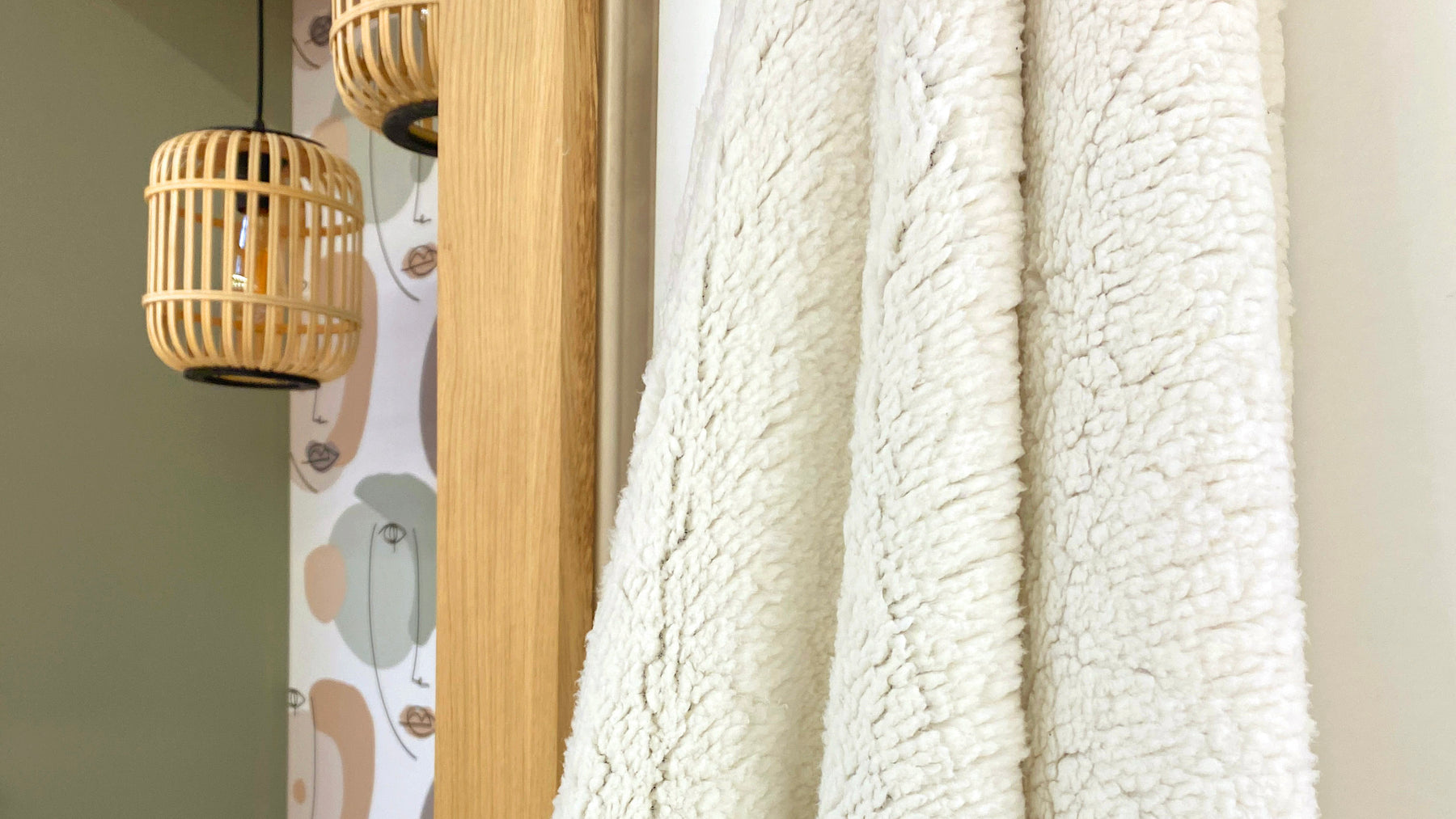 Idée couture : une couverture tissu sherpa mouton et double gaze de coton, recto verso, le combo de la douceur ! - TissusPapi.com