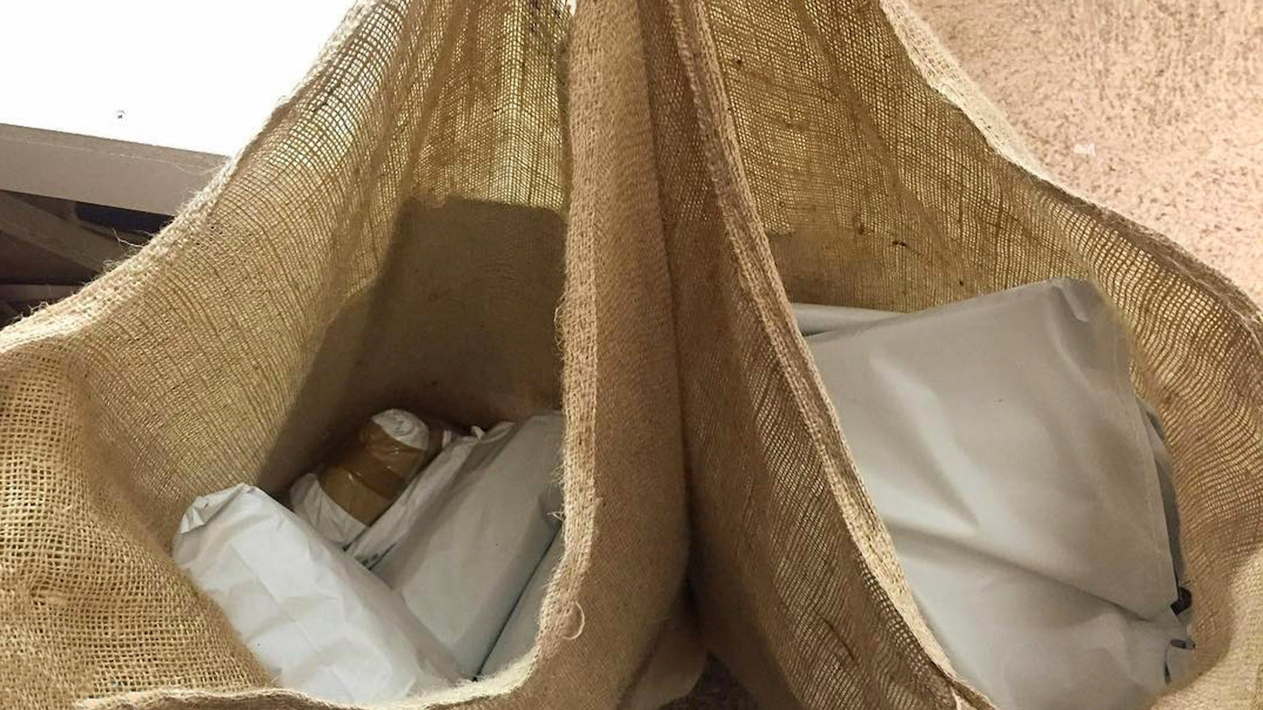 TissusPapi.com prouve que la logistique avec des sacs de jute, c'est possible ! - TissusPapi.com