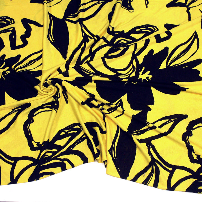 Tissu jersey de viscose jaune aux grandes fleurs noires - COLLECTION ETHNIQUE - TissusPapi.com