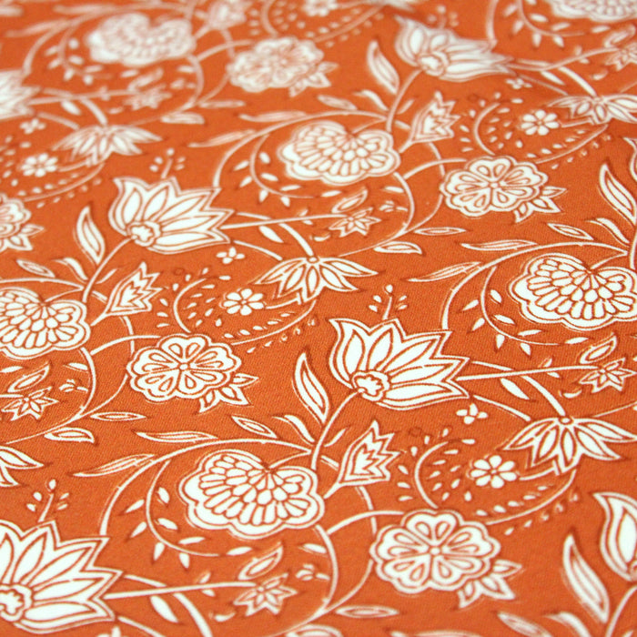 Tissu cotonnade motif fleuri indien rouge et blanc, fond orange - COLLECTION KALAMKARI