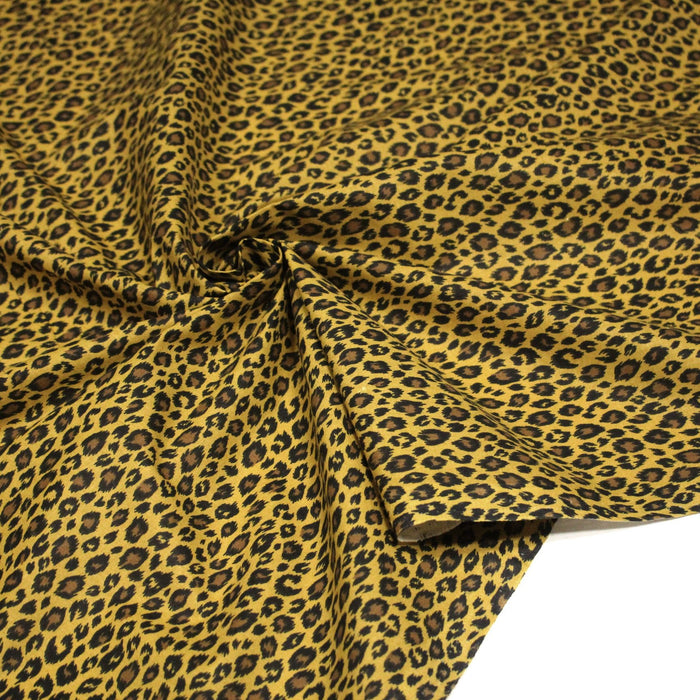 Tissu coton LEOPARD, taches noires et fauve, fond jaune moutarde - OEKO - TEX STANDARD 100 - TissusPapi.com