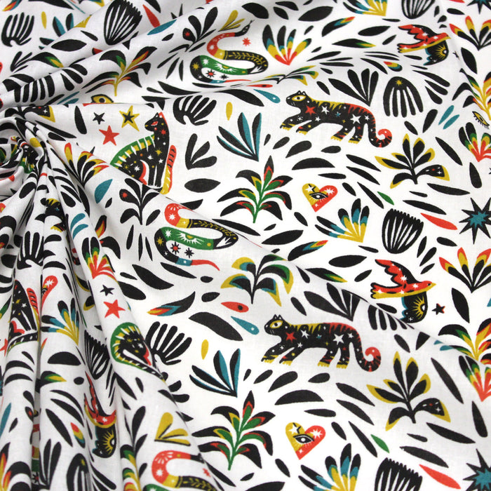 Tissu de coton blanc aux feuilles et animaux bleu marine et multicolores - COLLECTION YUCATAN - OEKO - TEX STANDARD 100 - TissusPapi.com