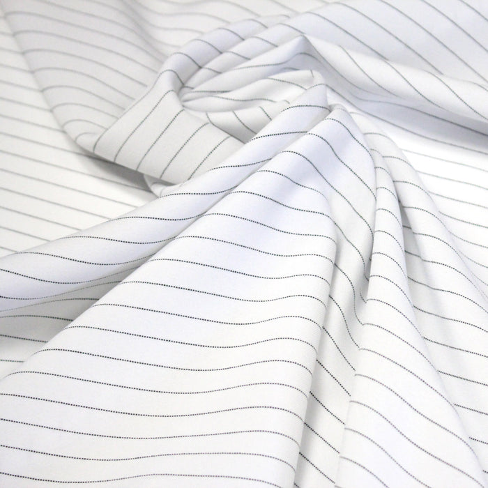 Tissu habillement polyester blanc aux très fines rayures noires, rayures CHALK STRIPE - TissusPapi.com