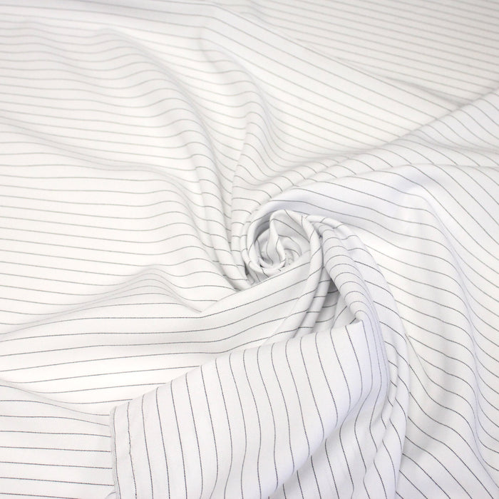 Tissu habillement polyester blanc aux très fines rayures noires, rayures CHALK STRIPE - TissusPapi.com
