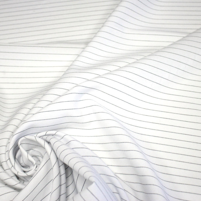 Tissu habillement polyester blanc aux très fines rayures noires, rayures CHALK STRIPE - TissusPapi.com