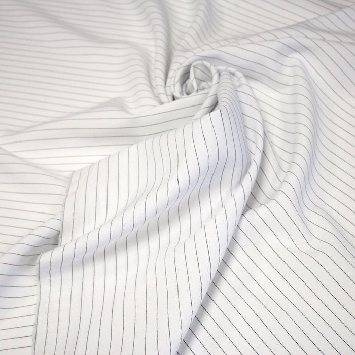 Tissu habillement polyester blanc aux très fines rayures noires, rayures CHALK STRIPE - TissusPapi.com