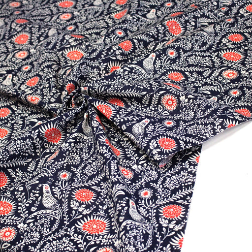 Tissu INDIENNES cotonnade fleurie bleu marine aux feuillage et oiseaux écrus et rouges - TissusPapi.com