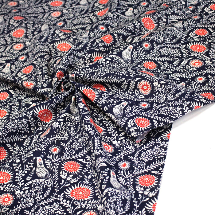 Tissu INDIENNES cotonnade fleurie bleu marine aux feuillage et oiseaux écrus et rouges - TissusPapi.com
