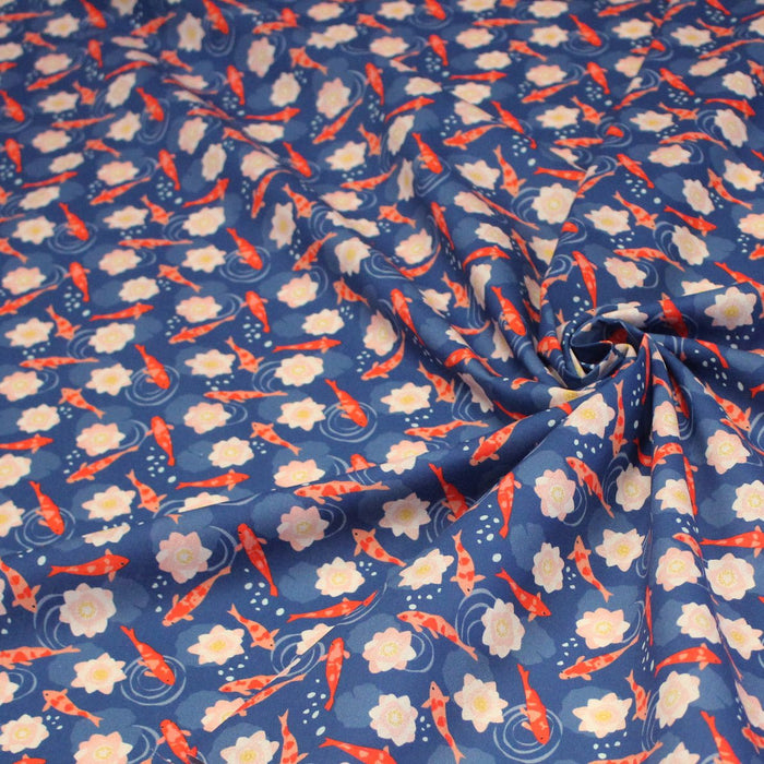Tissu cotonnade motif japonais KOï aux poissons carpes koï & nénuphars, fond bleu roi - OEKO - TEX - TissusPapi.com