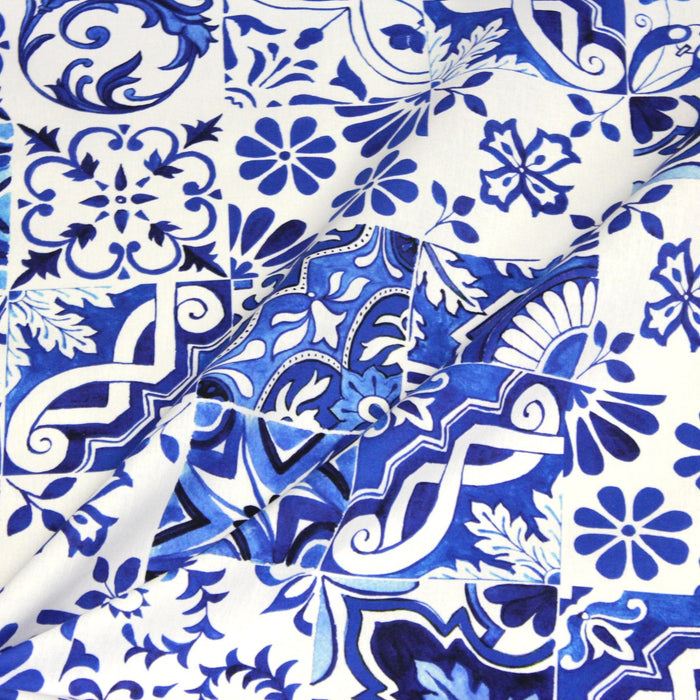 Tissu cotonnade AZULEJOS aux carreaux de faïence : bleu roi / bleu jaune / bleu orange - TissusPapi.com