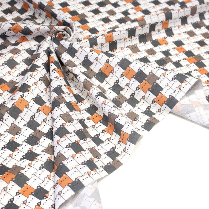Tissu cotonnade KAWAII aux chats japonais blancs, gris et roux - OEKO - TEX - TissusPapi.com