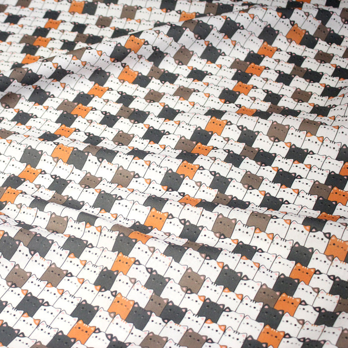 Tissu cotonnade KAWAII aux chats japonais blancs, gris et roux - OEKO - TEX - TissusPapi.com