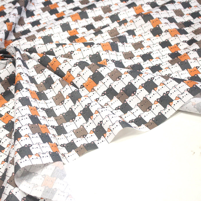 Tissu cotonnade KAWAII aux chats japonais blancs, gris et roux - OEKO - TEX - TissusPapi.com