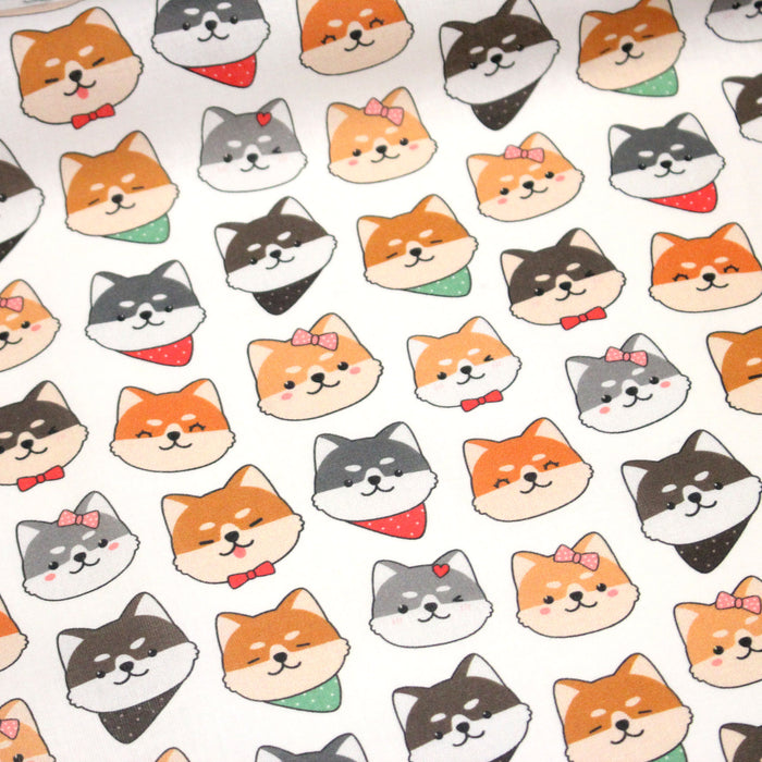 Tissu cotonnade KAWAII aux chiens japonais Shiba blancs, gris et roux, noeud papillon & bandanas - OEKO - TEX - TissusPapi.com