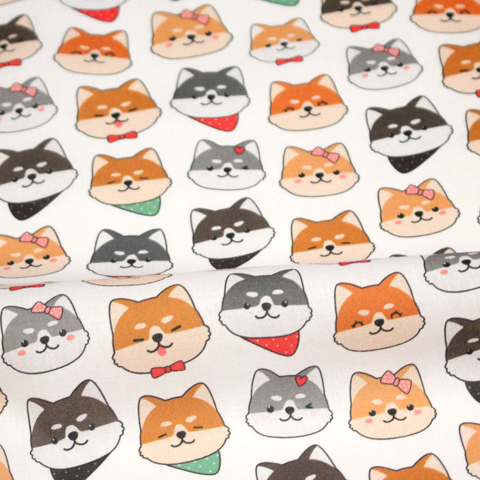 Tissu cotonnade KAWAII aux chiens japonais Shiba blancs, gris et roux, noeud papillon & bandanas - OEKO - TEX - TissusPapi.com
