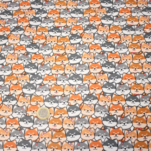 Tissu cotonnade KAWAII aux chiens japonais Shiba blancs, gris et roux, noeud papillon - OEKO - TEX - TissusPapi.com