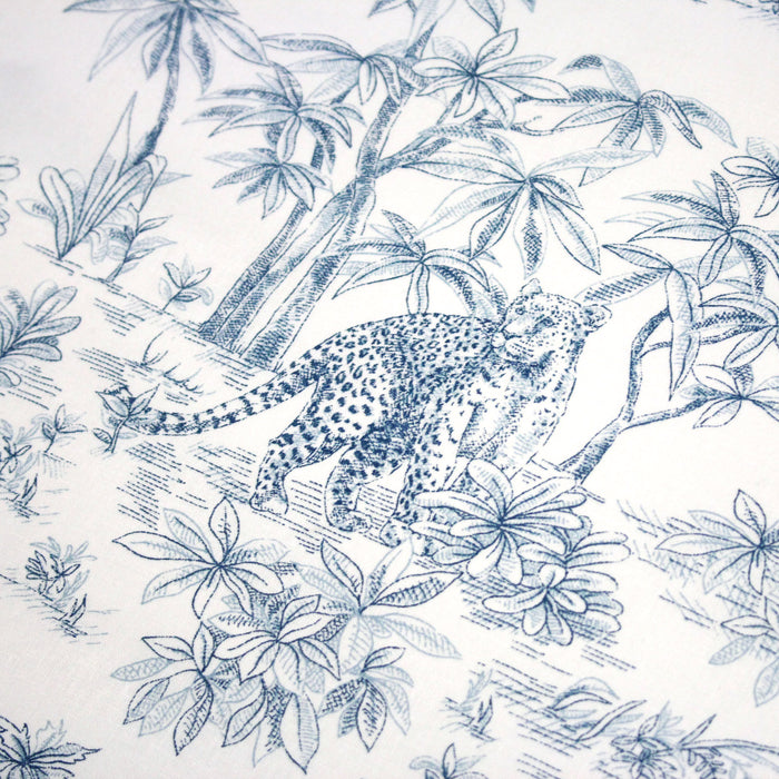 Tissu cotonnade Toile de Jouy aux tigres et forêt vierge, blanc & bleu