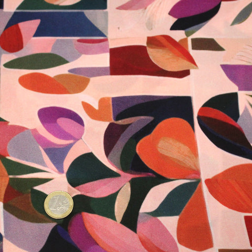 Tissu Viscose fluide rose aux pétales multicolores, NAWEL - STANDARD 100 OEKO - TEX - TissusPapi.com