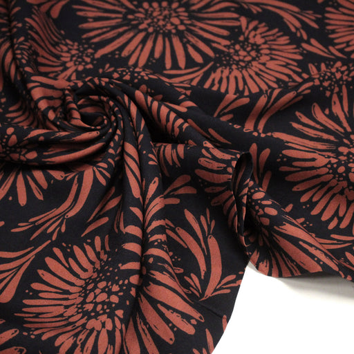Tissu Viscose fluide noir aux grandes fleurs rouille, AUDREY - STANDARD 100 OEKO - TEX - TissusPapi.com