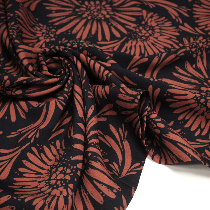 Tissu Viscose fluide noir aux grandes fleurs rouille, AUDREY - STANDARD 100 OEKO-TEX