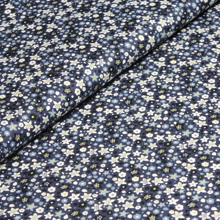 Tissu popeline de coton fleuri marine aux fleurs bleues et blanches