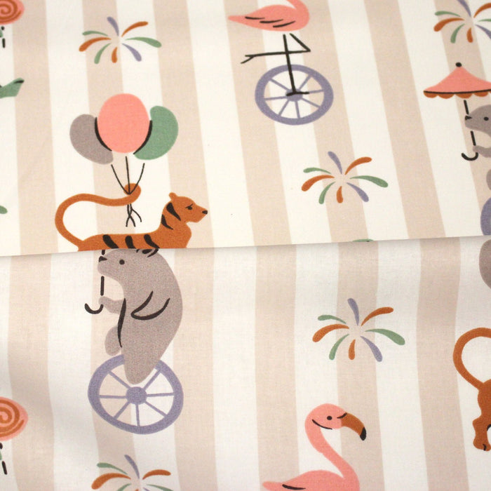Tissu cotonnade enfant rayé sable blanc aux dinos, tigres et flamands rose - STANDARD 100 OEKO - TEX - TissusPapi.com