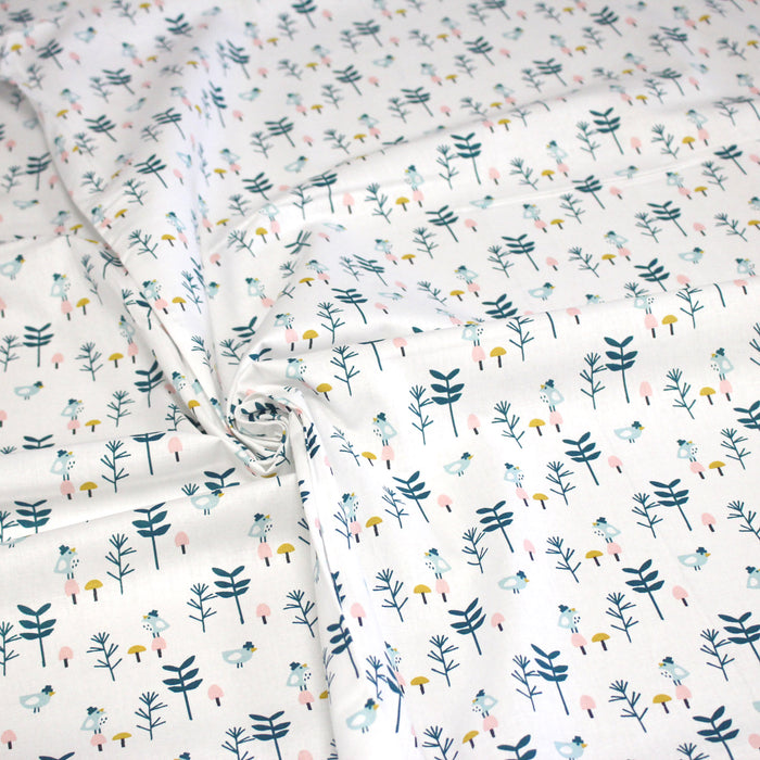 Tissu cotonnade blanc aux oiseaux, champignons et petits arbres - TissusPapi.com