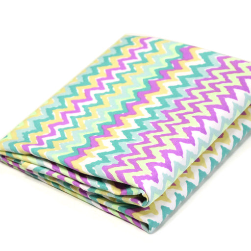 Tissu gabardine coton imprimé motif géométrique ZIG ZAG vert fluo blanc jaune mauve - TissusPapi.com