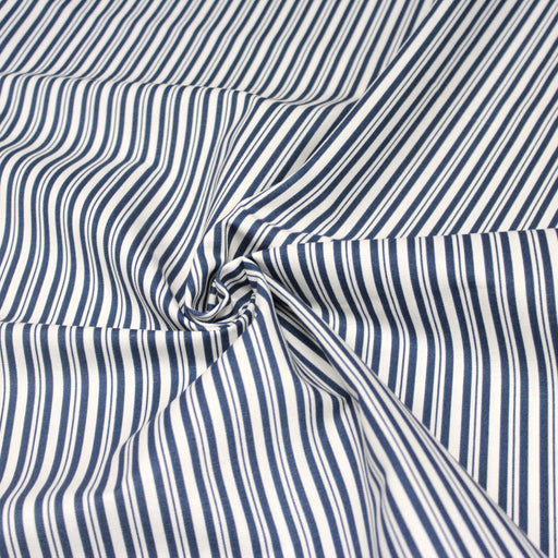 Tissu toile à matelas de coton aux rayures bleues, fond écru - COLLECTION VERSAILLES - TissusPapi.com