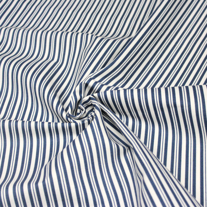 Tissu toile à matelas de coton aux rayures bleues, fond écru - COLLECTION VERSAILLES - TissusPapi.com