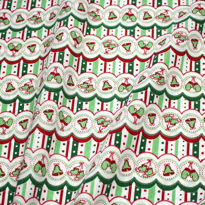 Tissu de Noël cotonnade blanc rouge vert aux cloches, gants et patins à glace sur fond rayé - TissusPapi.com