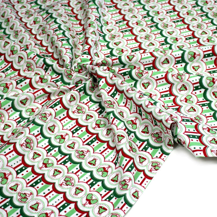 Tissu de Noël cotonnade blanc rouge vert aux cloches, gants et patins à glace sur fond rayé - TissusPapi.com