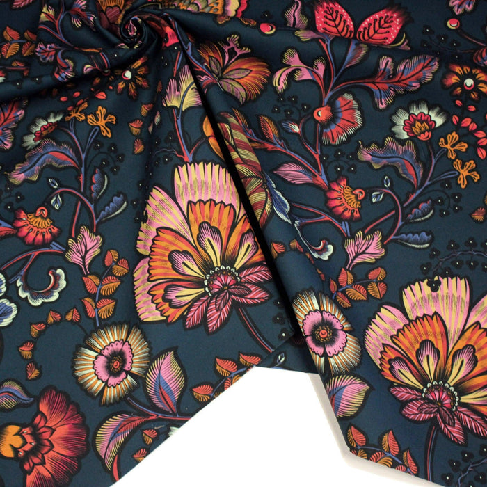 Tissu demi natté INDIENNES fleuri 100% coton, fond bleu pétrole - Collection Thevenon - TissusPapi.com
