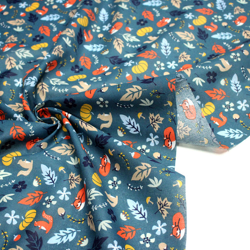 Tissu cotonnade bleu canard aux renards, citrouilles et feuilles, collection AUTOMNE - OEKO - TEX STANDARD 100 - TissusPapi.com