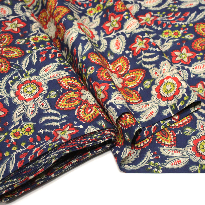 Tissu coton fin imprimé INDIENNES, fleuri rouge jaune écru, fond bleu – STANDARD 100 OEKO-TEX