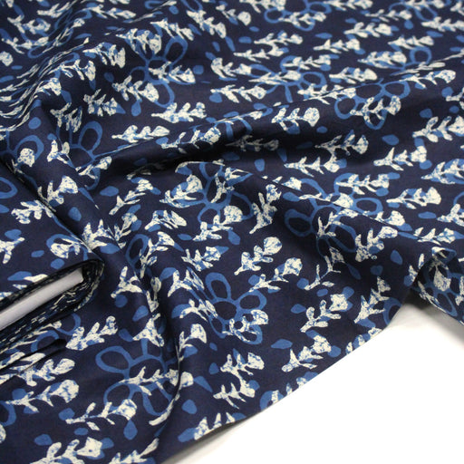 Tissu coton fin imprimé INDIENNES, bleu aux fleurs bleues et écrues – STANDARD 100 OEKO - TEX - TissusPapi.com