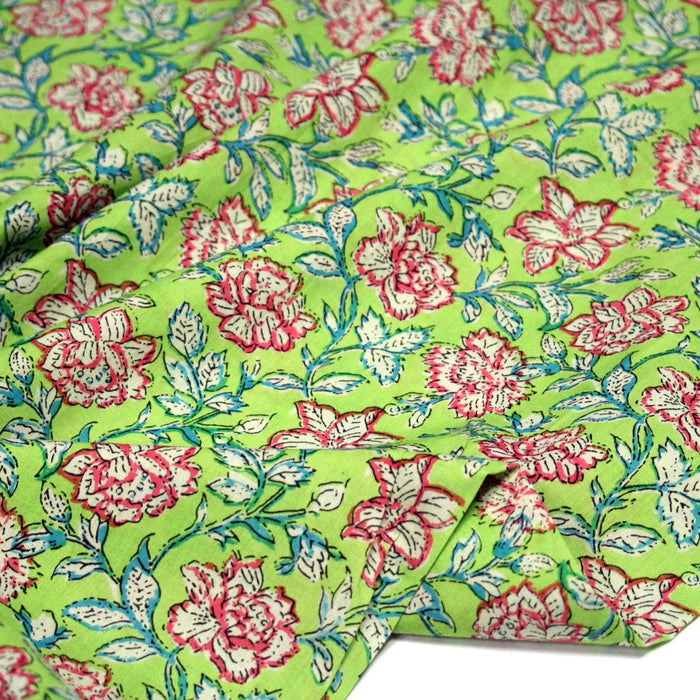 Tissu coton fin imprimé INDIENNES, vert aux fleurs roses, écrues et bleues – STANDARD 100 OEKO - TEX - TissusPapi.com