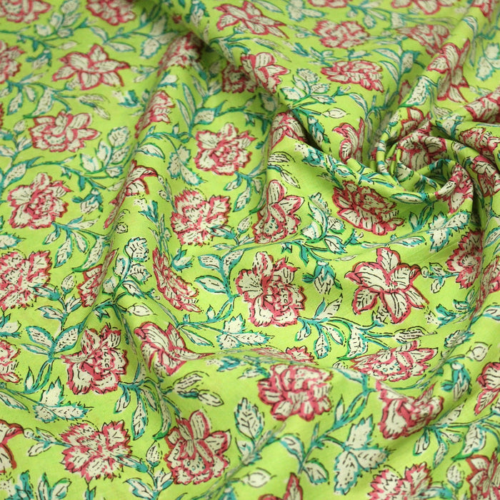 Tissu coton fin imprimé INDIENNES, vert aux fleurs roses, écrues et bleues – STANDARD 100 OEKO - TEX - TissusPapi.com