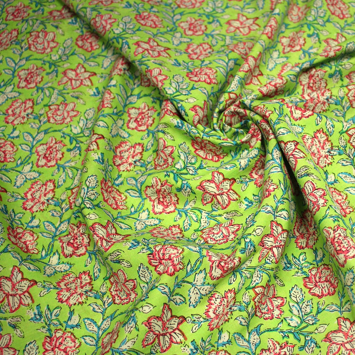 Tissu coton fin imprimé INDIENNES, vert aux fleurs roses, écrues et bleues – STANDARD 100 OEKO - TEX - TissusPapi.com