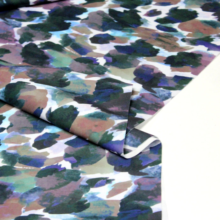 Tissu jersey scuba habillement motif multicolore aux tons bleus verts et violets