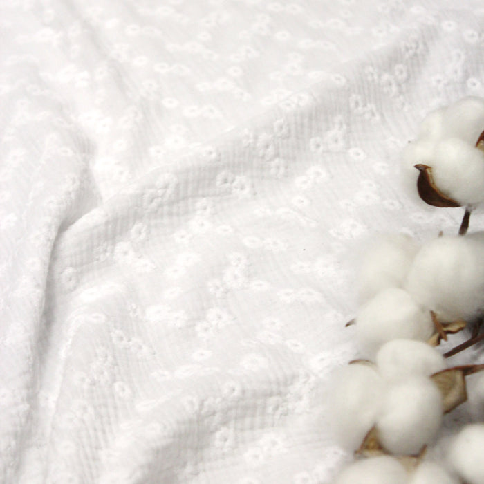 Tissu double gaze de coton blanche aux fleurs brodées broderie anglaise - COLLECTION ESMEE - Oeko-Tex