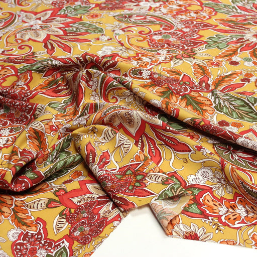 Tissu popeline de viscose aux fleurs et motifs cachemire, tons orangés et rouges - Fabrication française - COLLECTION KALAMKARI - OEKO - TEX - TissusPapi.com