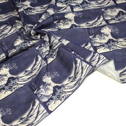 Tissu cotonnade motif japonais "La Grande Vague de Kanagawa" d'HOKUSAI, tons bleus & écrus - TissusPapi.com