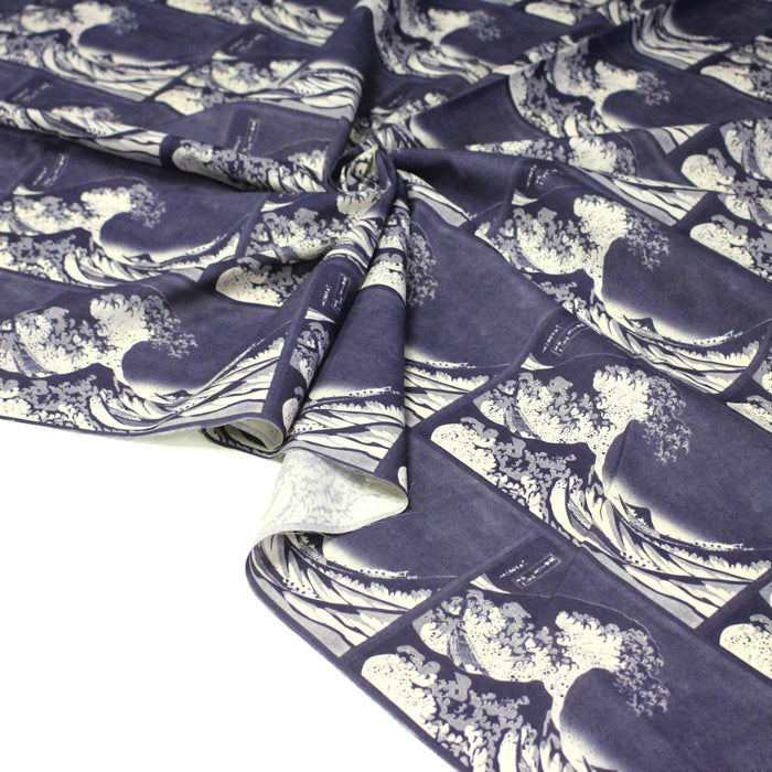Tissu cotonnade motif japonais "La Grande Vague de Kanagawa" d'HOKUSAI, tons bleus & écrus - TissusPapi.com