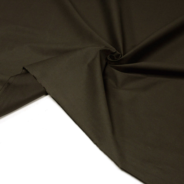 Tissu Gabardine de coton élasthanne vert kaki foncé uni - TissusPapi.com