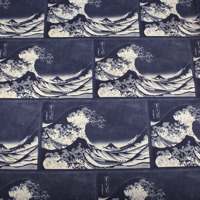 Tissu cotonnade motif japonais "La Grande Vague de Kanagawa" d'HOKUSAI, tons bleus & écrus - TissusPapi.com