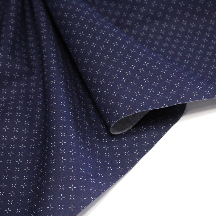 Tissu cotonnade motif japonais KA - KASURI aux croix écrus & fond bleu - TissusPapi.com
