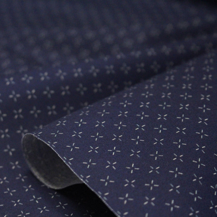 Tissu cotonnade motif japonais KA - KASURI aux croix écrus & fond bleu - TissusPapi.com