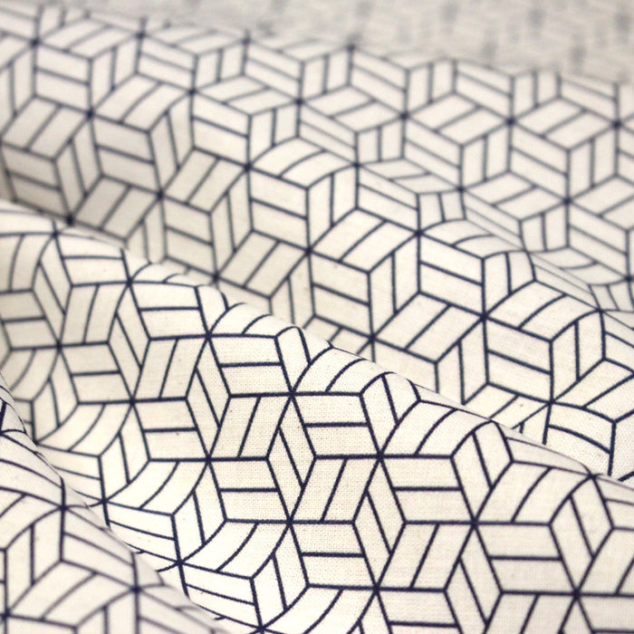 Tissu cotonnade motif japonais KAGOME – Bleu indigo & écru - TissusPapi.com